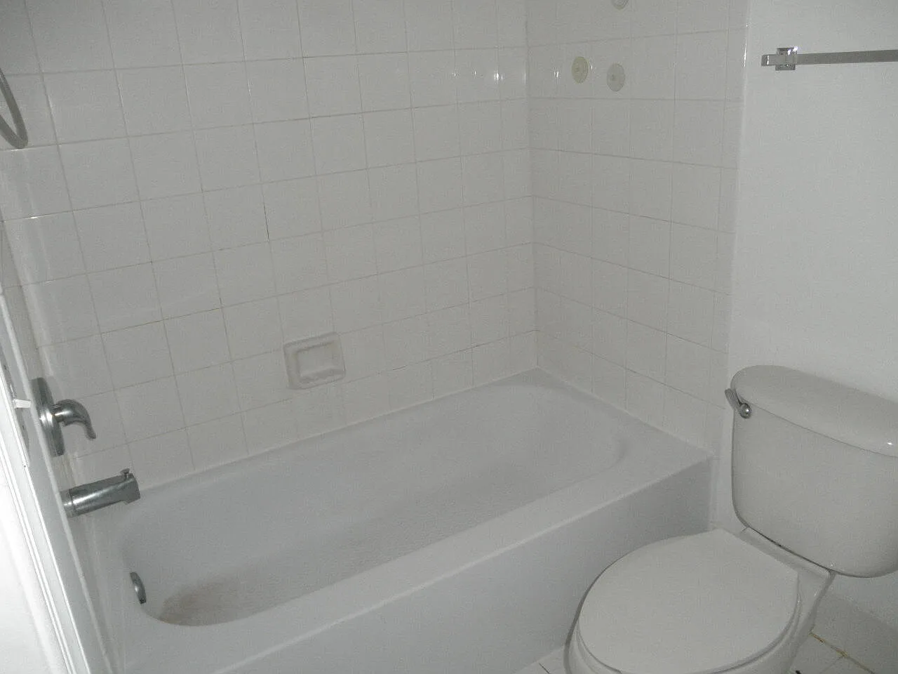 3 bed, 1389 sqft, $2,500 — Photo 2