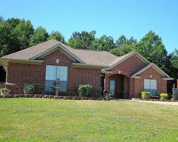 1st image of 363 Meadowridge Cir