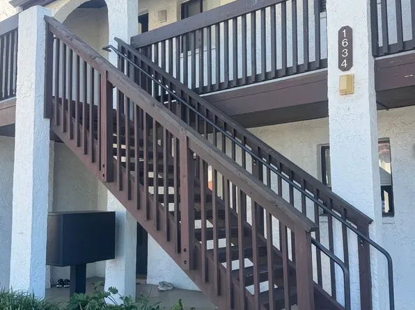 1634 Stickney Point Rd, Sarasota, FL