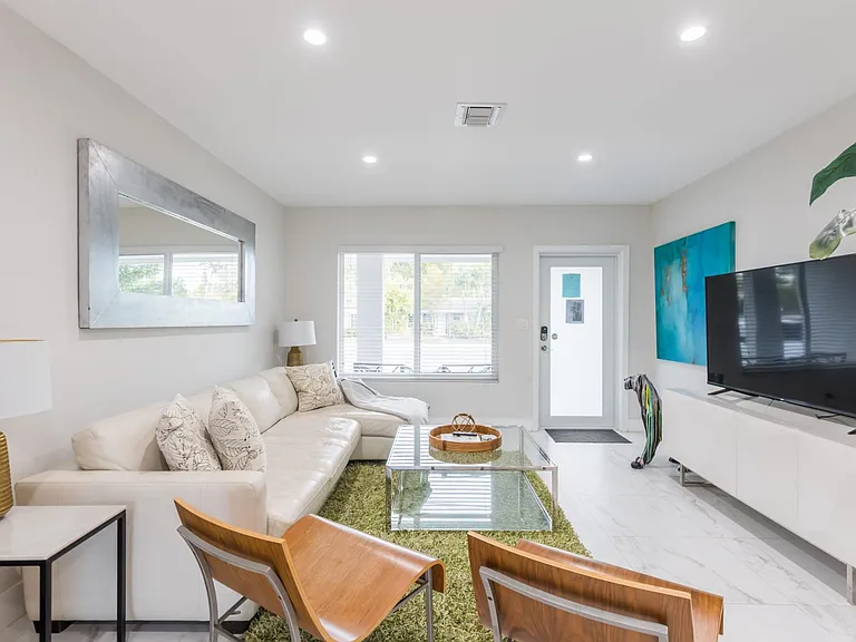 425 NE 14th Ave — Photo 17
