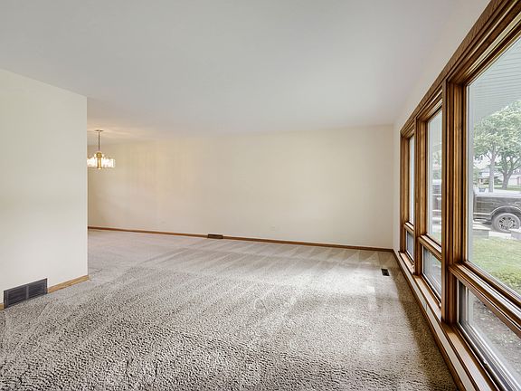 5th image of 706 Huntington Ln