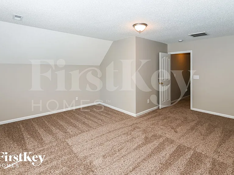 8121 Chatham Oaks Dr — Photo 9