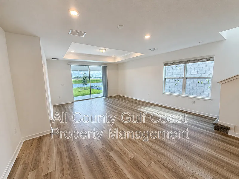 4 bed, 2.5 bath, 2294 sqft, $3,195 — Photo 2