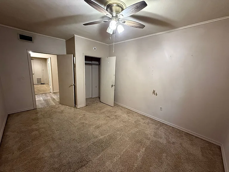 428 W Locust St — Photo 11