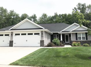 1126 Folkestone Dr, Green Bay, WI 54313