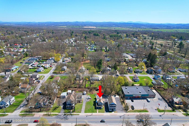 3rd image of 430 Lower Main Street