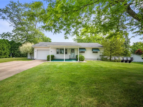 2485 Victoria Dr, Hermitage, PA 16148