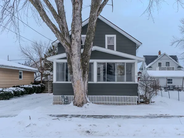 904 W 8th Ave, Oshkosh, WI 54902