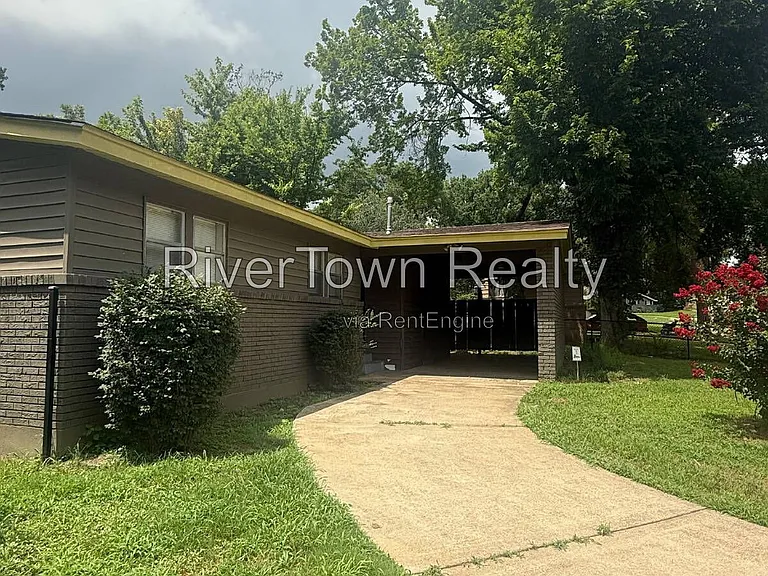 2451 Debby Cv — Photo 12