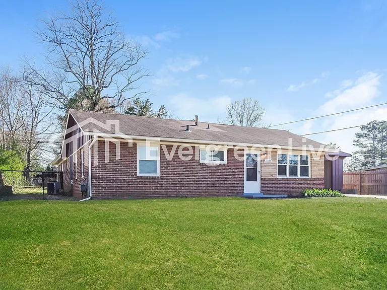 3525 Cayman Rd SW — Photo 2