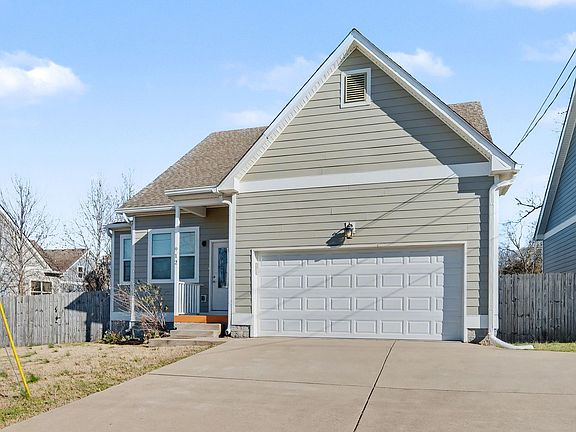 2nd image of 912 Pierce Rd