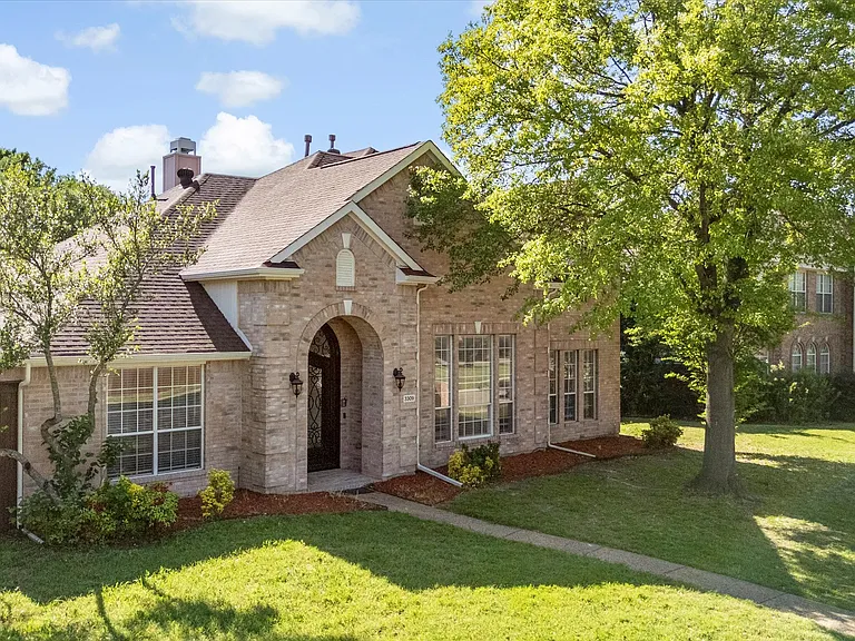 3309 Grantham Dr — Photo 1