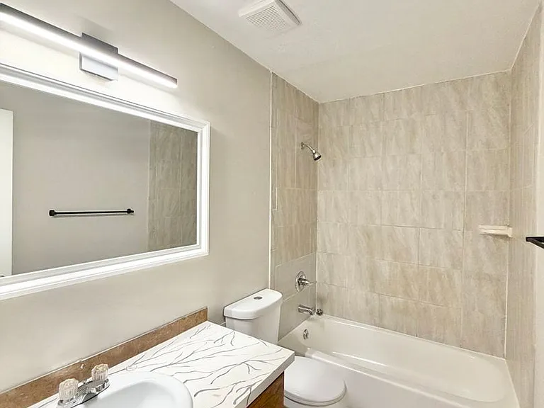 918-922 Teal Ct. — Photo 34