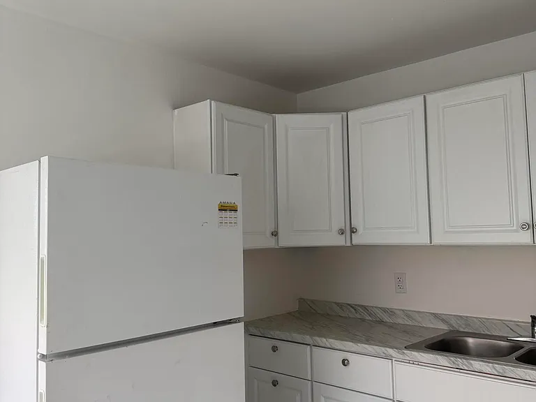 906 SE Tarpon Ave #B — Photo 2