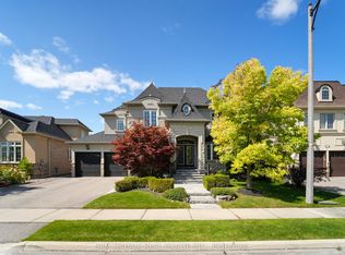 11 Louvre Cir, Brampton, ON L6P1W2