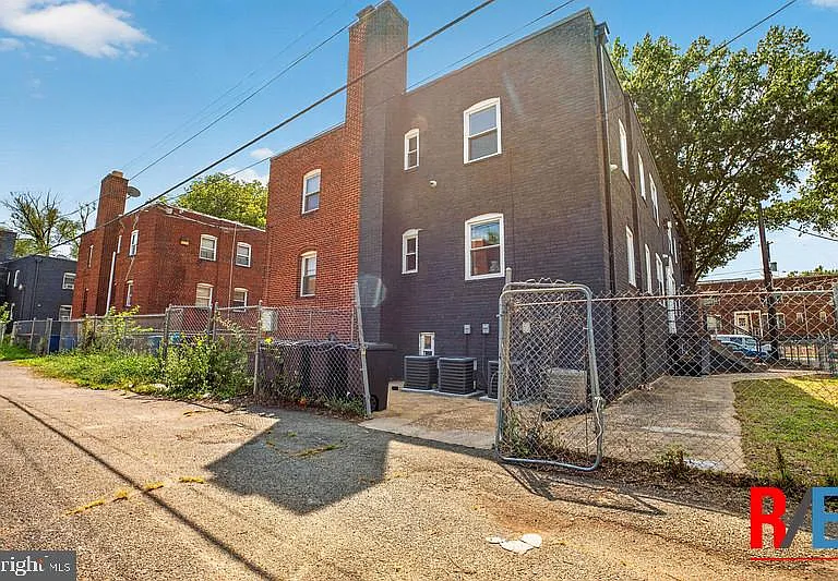 4306 Halley Ter SE #4 — Photo 4