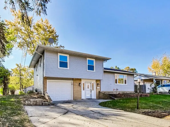 1677 Greenwood Ave, Hanover Park, IL 60133