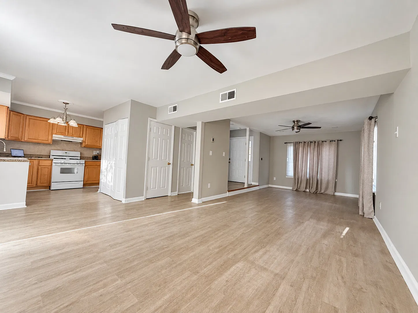 3 bed, 1.5 bath, 1396 sqft, $3,495 — Photo 2