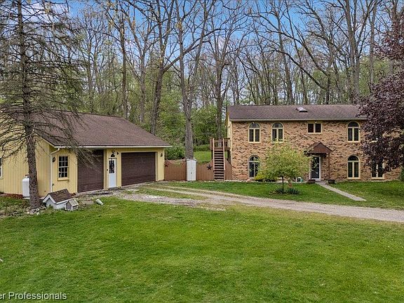 2nd image of 3305 Ludwig Rd