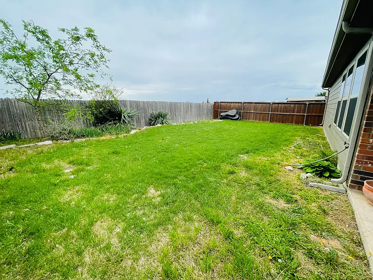 1112 Nocona Dr — Photo 25
