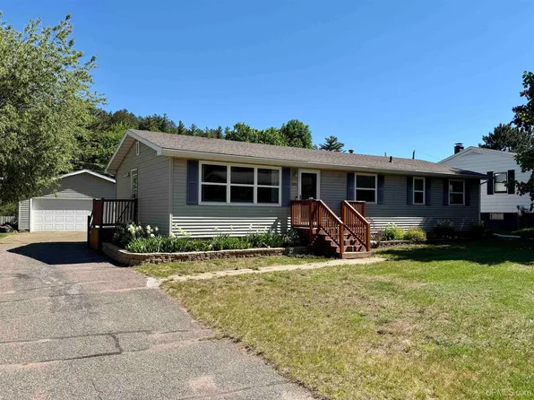 125 Woodland Dr, Negaunee, MI 49866