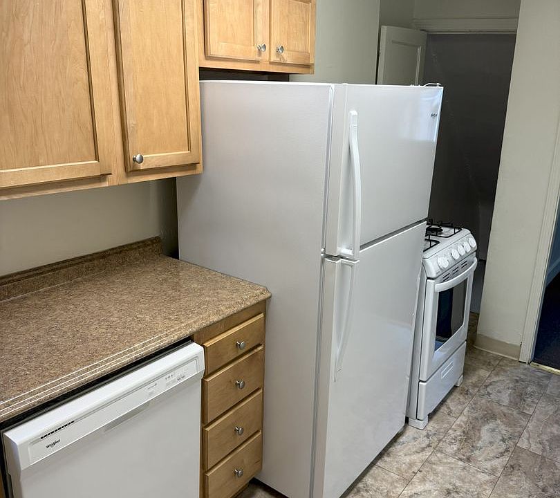 1st image of 416 Oakland Ave APT 4