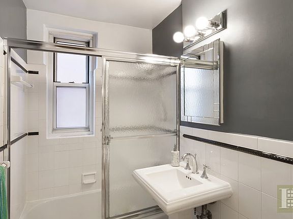 3rd image of 3206 Fairfield Ave APT 6C