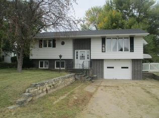 303 1st Ave, Clarence, IA 52216