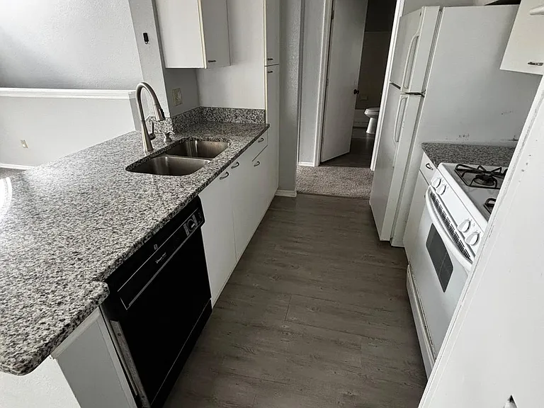 1610 Columbia Arms Cir #231 — Photo 9