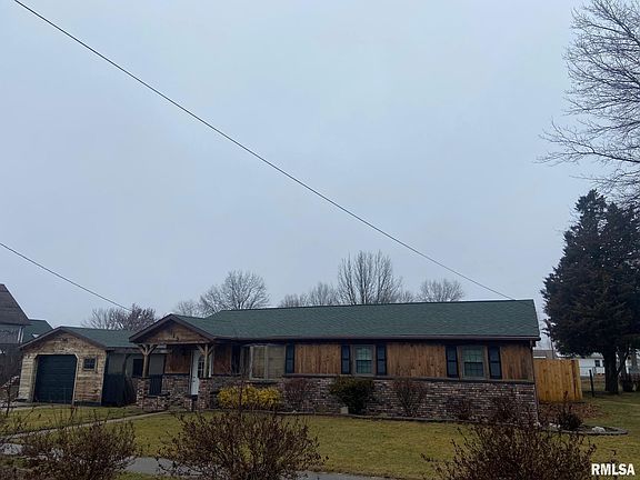 3rd image of 412 Oak St