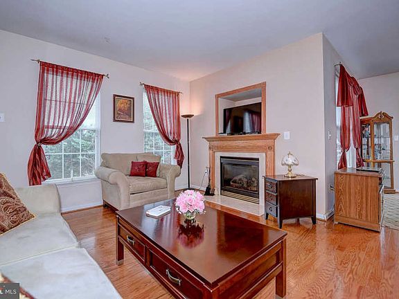 4th image of 228 Mary Jane Ln