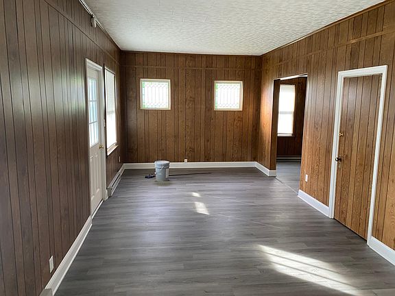 4th image of 709 Peachblossom Ave