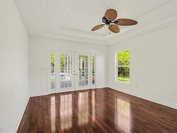 4th image of 8 Fox Cliff Way