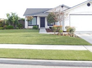 611 Gloria Ave, Sanger, CA 93657