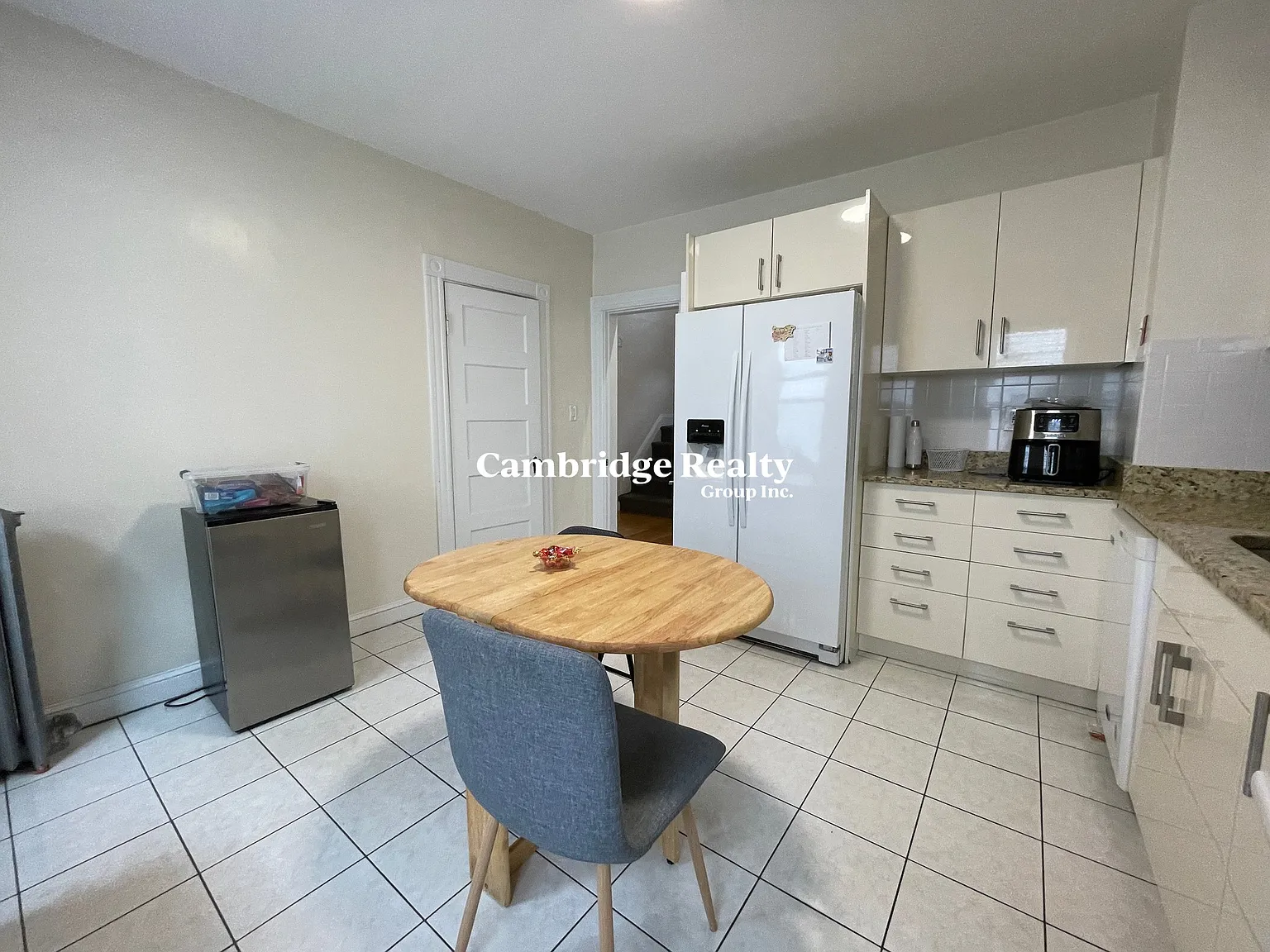 4 bed, 2.0 bath, 1800 sqft, $4,800 — Photo 2