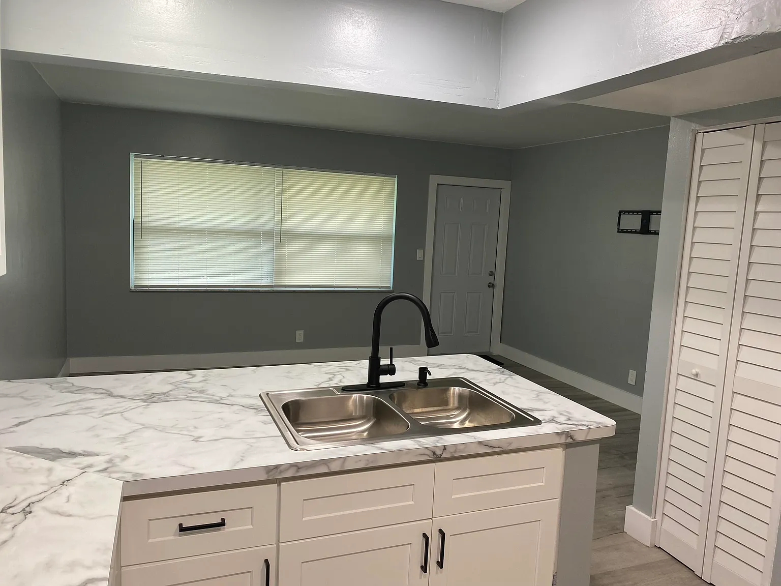 1 bed, 1.0 bath, 565 sqft, $1,900 — Photo 3