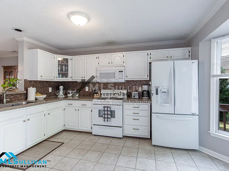 208 Standish Dr — Photo 10