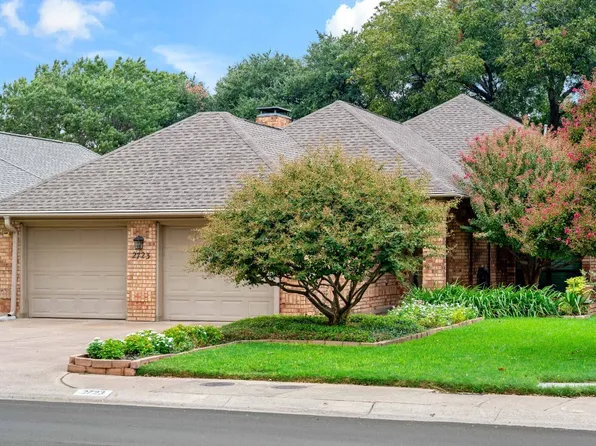 2723 Country Pl, Carrollton, TX 75006