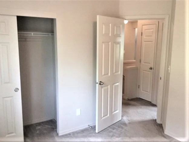 811 NE 115th Cir — Photo 11
