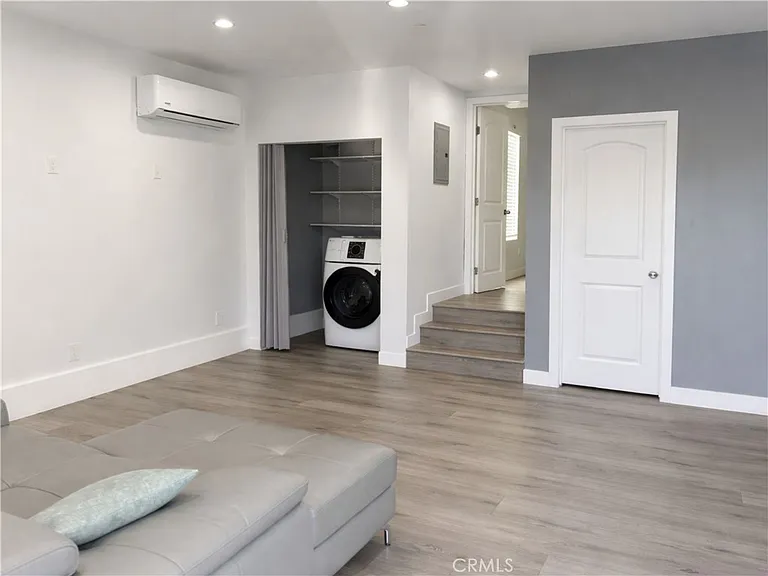 14673 Clymer St — Photo 3