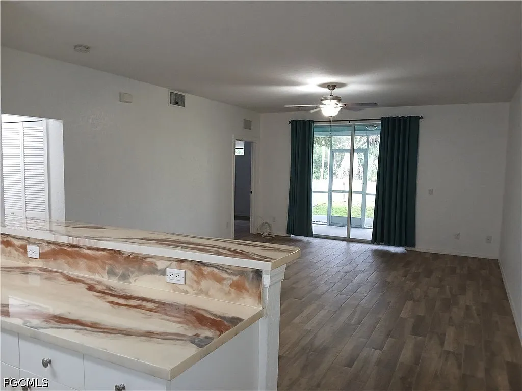 2 bed, 2.0 bath, 1199 sqft, $1,600 — Photo 2