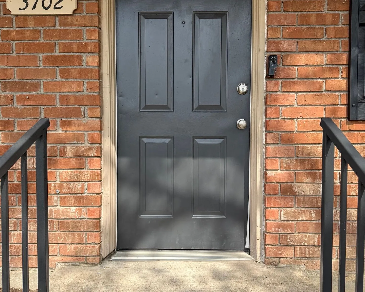 Ivanhoe Duplexes — Photo 2