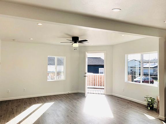 3rd image of 3242 Ross Rd