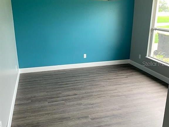 3rd image of 512 Hatchwood Dr