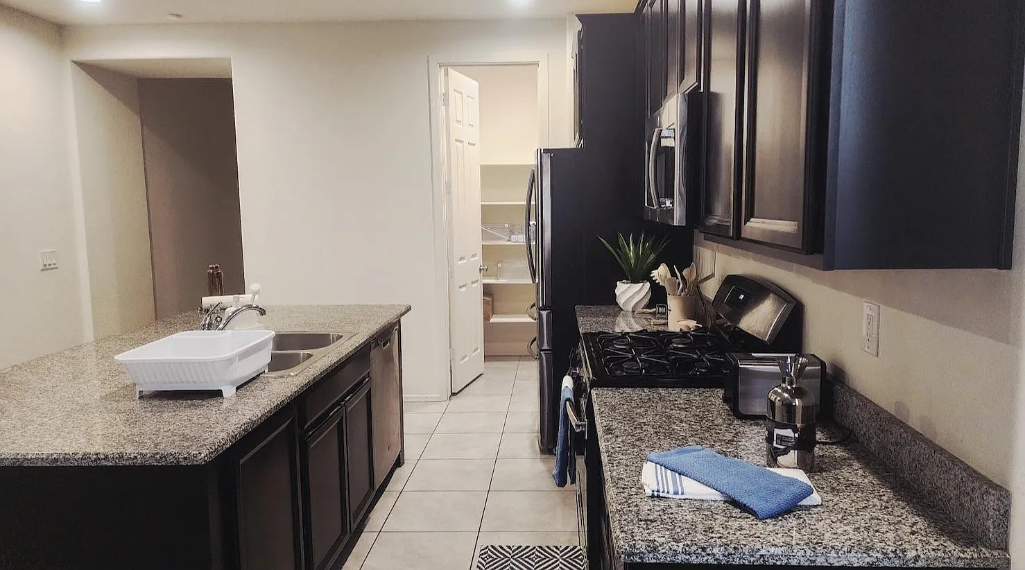 4 bed, 2.5 bath, 1900 sqft, $858 — Photo 4