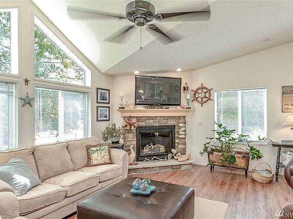 3rd image of 671 Duck Lake Dr SE