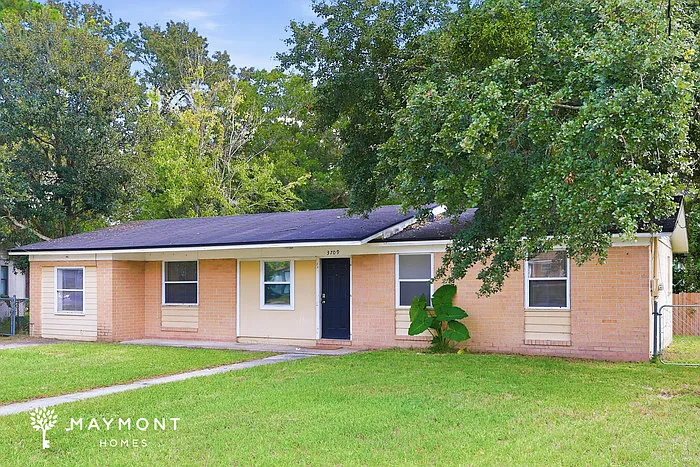 4 bed, 2.0 bath, 1500 sqft, $1,575 — Photo 3
