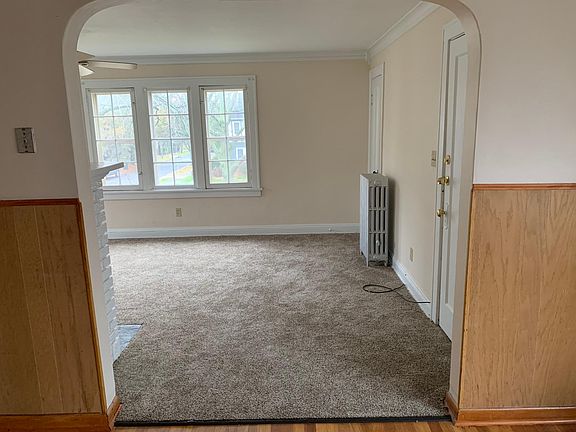4th image of 1187 Plainfield Rd
