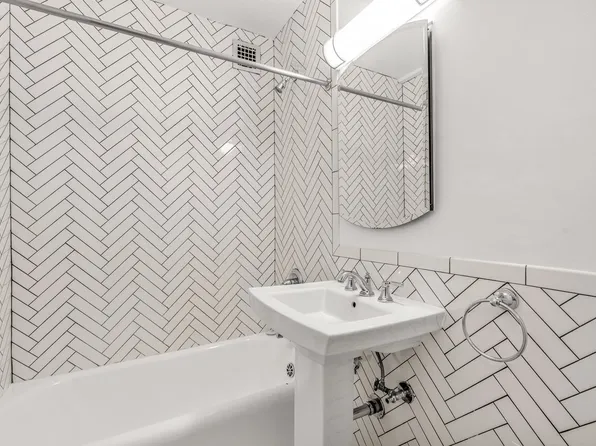 307 East 44th Street image 6 of 27