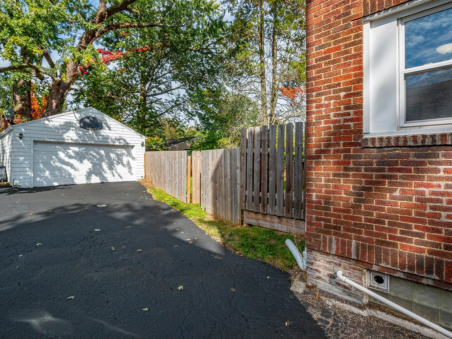 3 bed, 1040 sqft, $1,325 — Photo 3